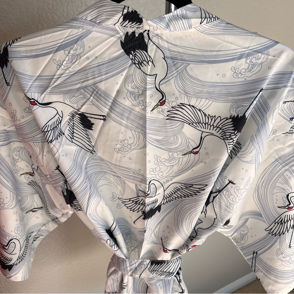 JAPANESE KIMONO 👘 white cranes with strap wrap sleep spring - Picture 4 of 6